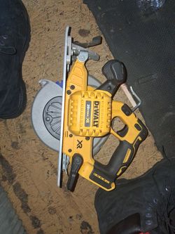 DEWALT 20V MAX XR Brushless Circular Saw