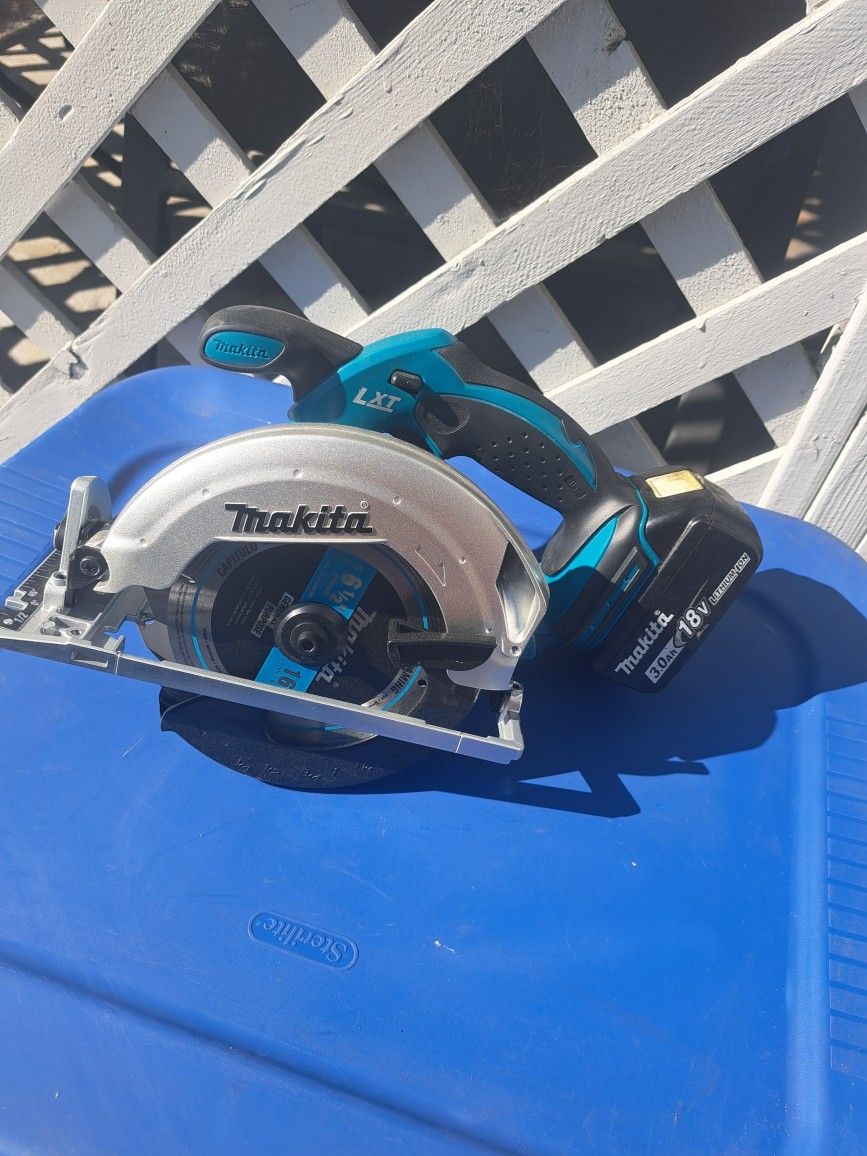 Makita 18V LXT Cordless Circular Saw Battery Included