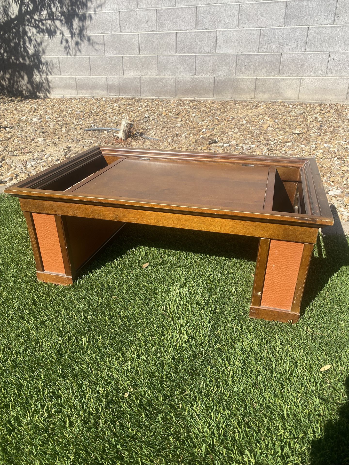 Breakfast In Bed, Trey