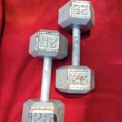 SET OF 25LB  HEXHEAD DUMBBELLS
 TOTAL 50LB
11525 S HALSTED  DUNKINDONUTS/7111.S WESTERN WALGREENS 
50$   CASH ONLY  AS IS