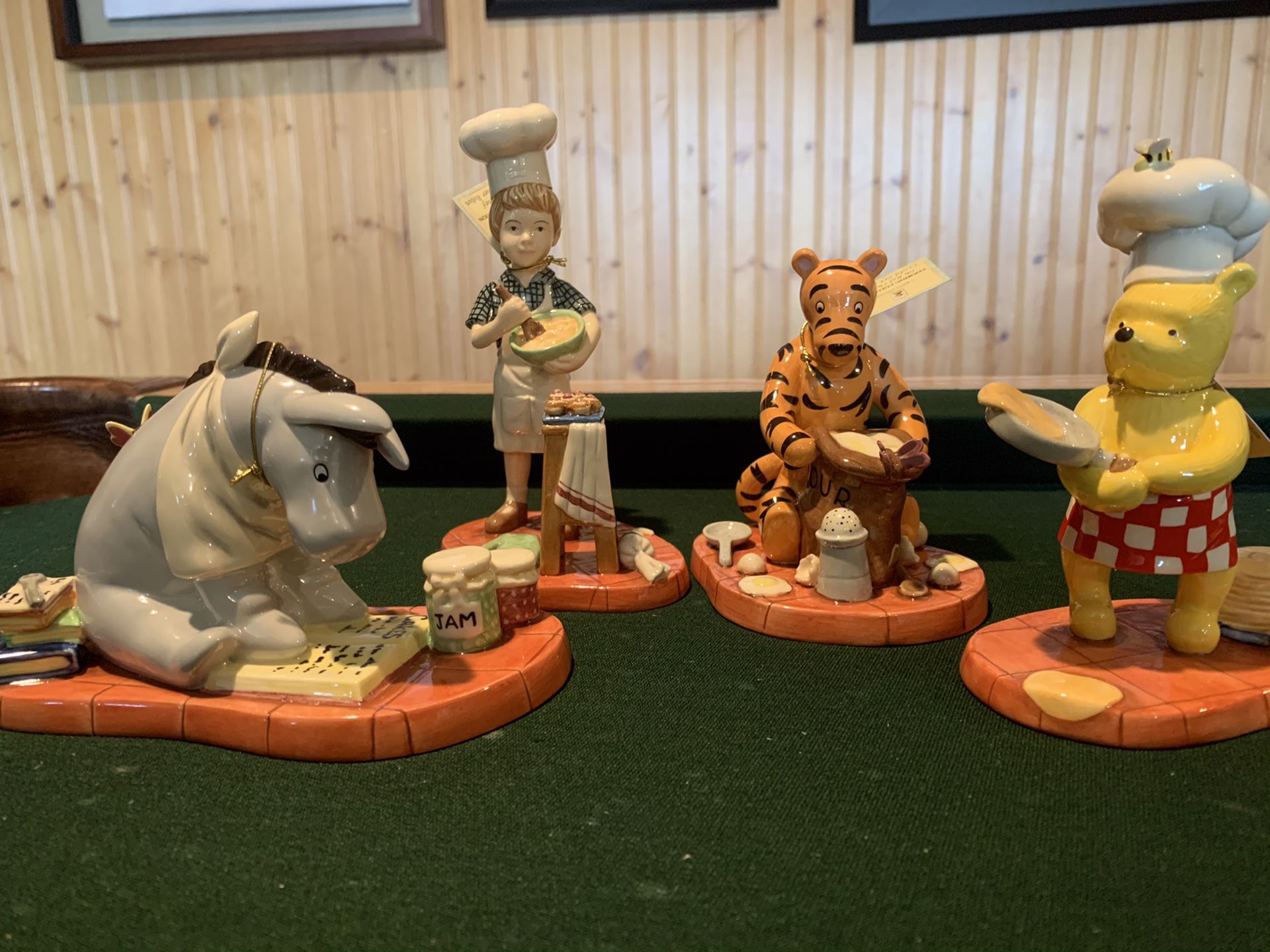 Royal Doulton figurine Cooking collection 4 piece set / Winnie the Pooh porcelain