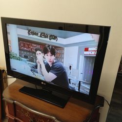 LG 32 inch Full HD 1080p TV 