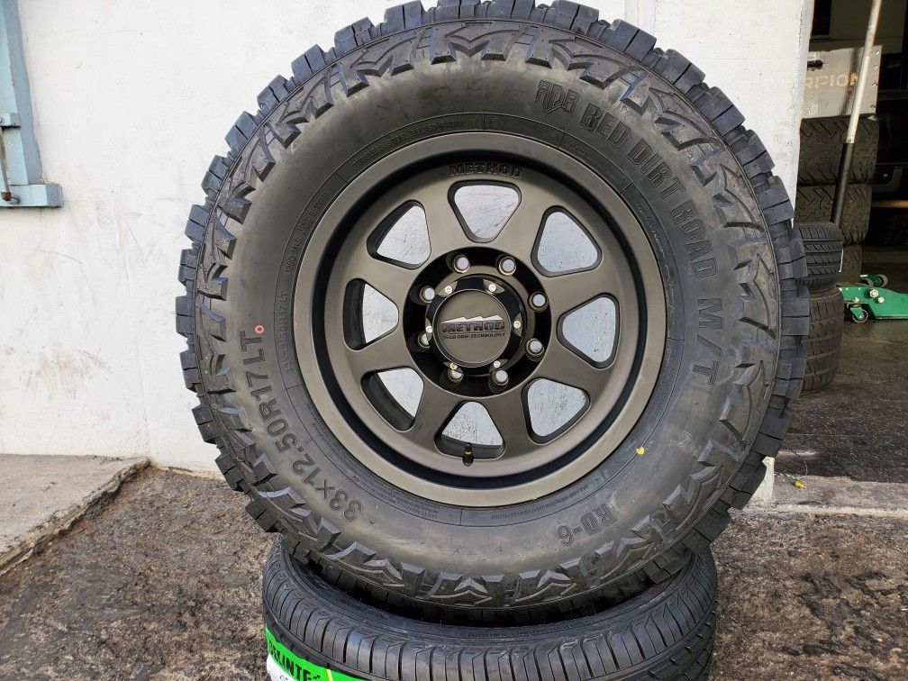 17" MethodMR701 Wheels rims and 33" tires