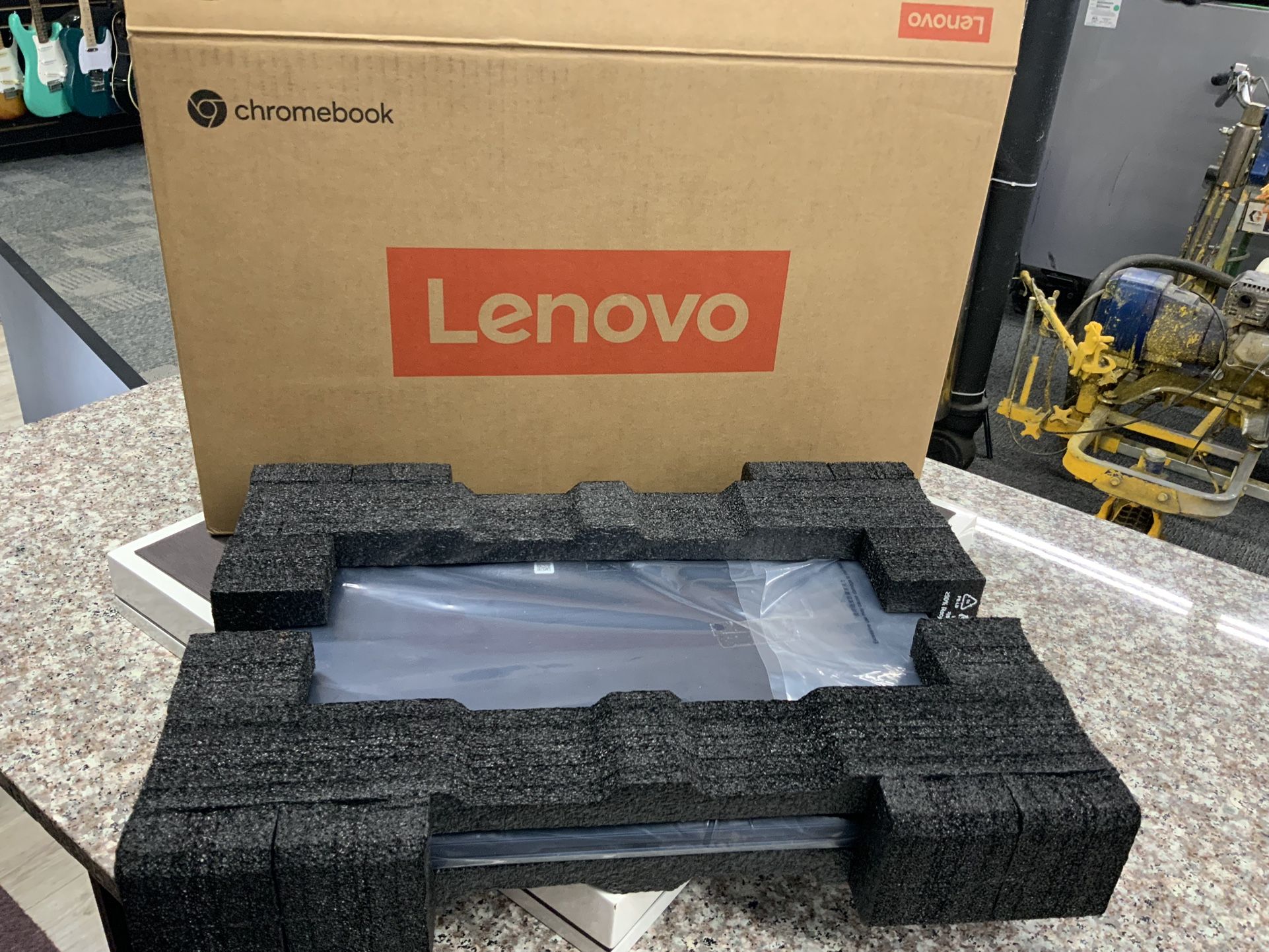 Lenovo Chromebook 14” 64gb 4gb ram