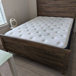 Queen Bed/Mattress/Mattress Foundation