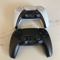 2 PS5 CONTROLLERS (BRAND NEW)