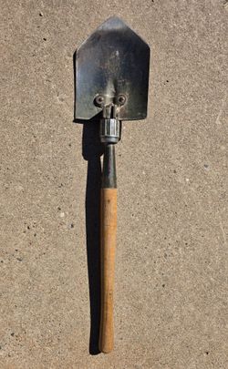 WWII 1945 Army Entrenching Shovel