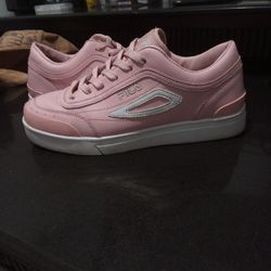 Ladies Size 8 FILA  Tennies