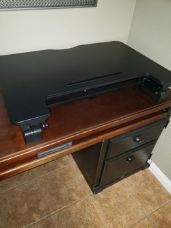 Adjustable Height Computer Desk