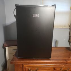 Black And Decker Mini Fridge