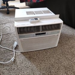 Frigidaire 10,000 BTU Window AC - Model FFRE1033Q1A