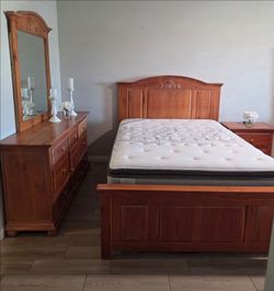 Broyhill Queen Bedroom Set