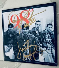 98 degrees entire band signed cd booklet, disc and case.