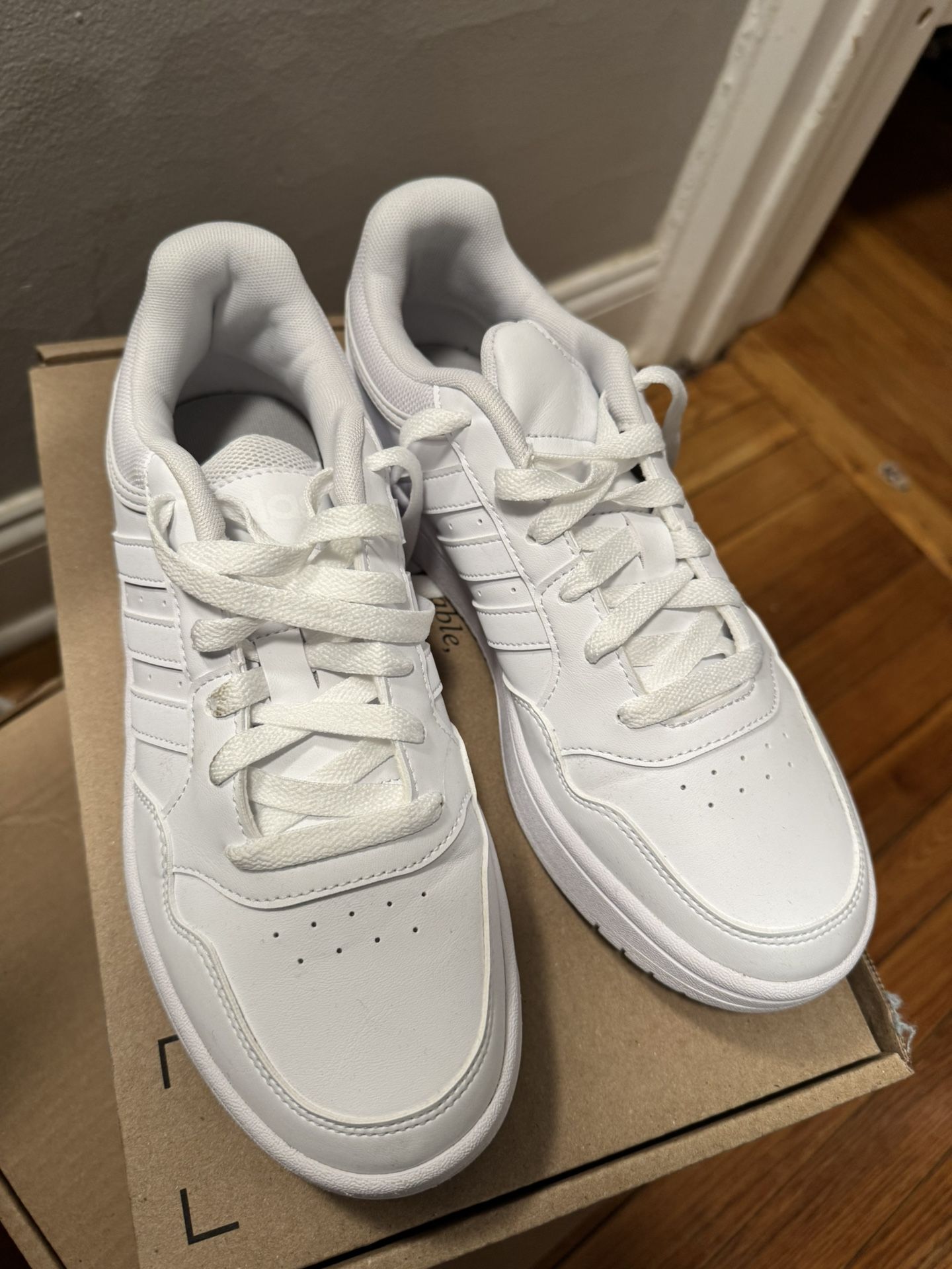 Like New Men’s Adidas Size 7 All White