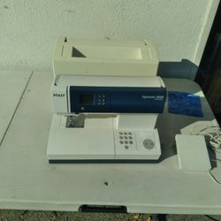 PFAFF Tiptronic 2020 German Made IDT Sewing Machine, Case, Pedal,