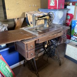 Vintage Singer Sewing Machine
