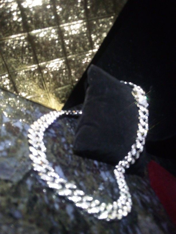 One Luxury Lab Diamonds Short 18 Cuban Link Chain Imported 💎🧊🎶
