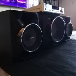Onkyo AV Receiver With Speakers