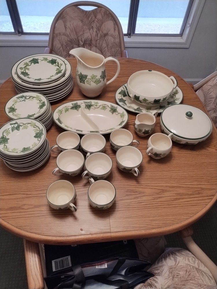 Vintage Franciscan Ivy Dinnerware Set