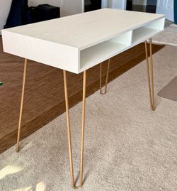 Almost new desk.