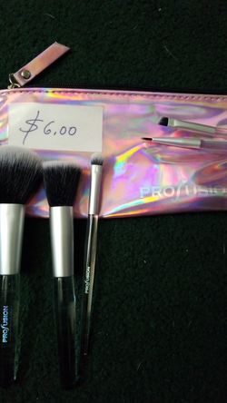 Brand new make up brush pack