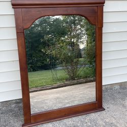 Round Table, Mirror, 3 Chars 