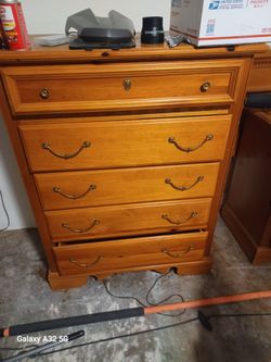 Wooden 5-Drawer Chest Dresser/Headboard