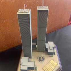 Danbury Mint Twin Towers Commemorative World Trade Center 9/11 Memorial NYC