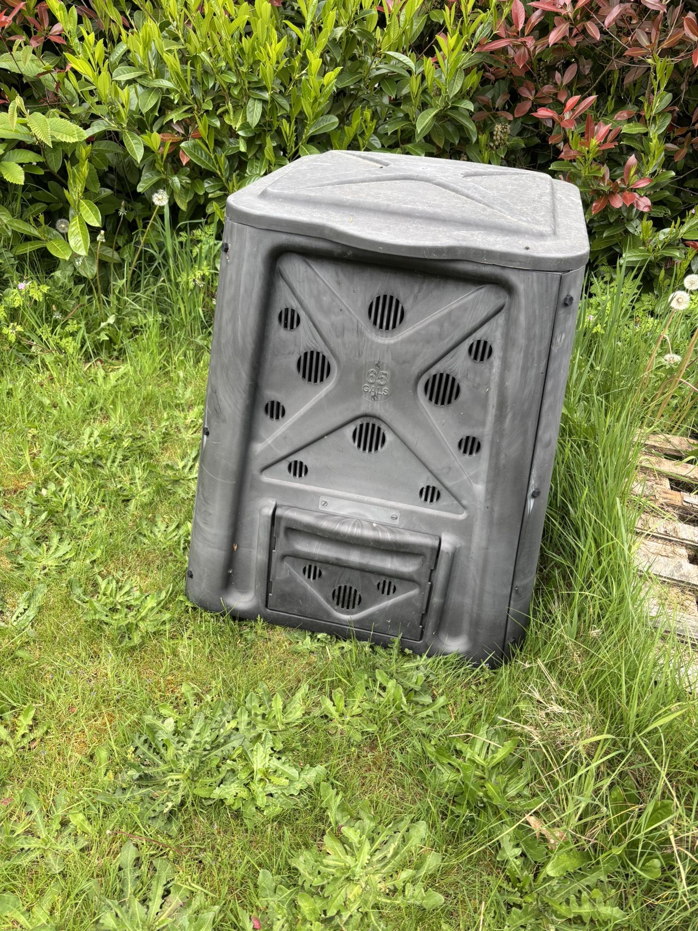 Redmon Outdoor Compost Bin 65 Gallon. 4 Door Access And Vent Holes.