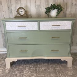 DRESSER GREEN 