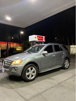 2010 Mercedes Benz MLK 350