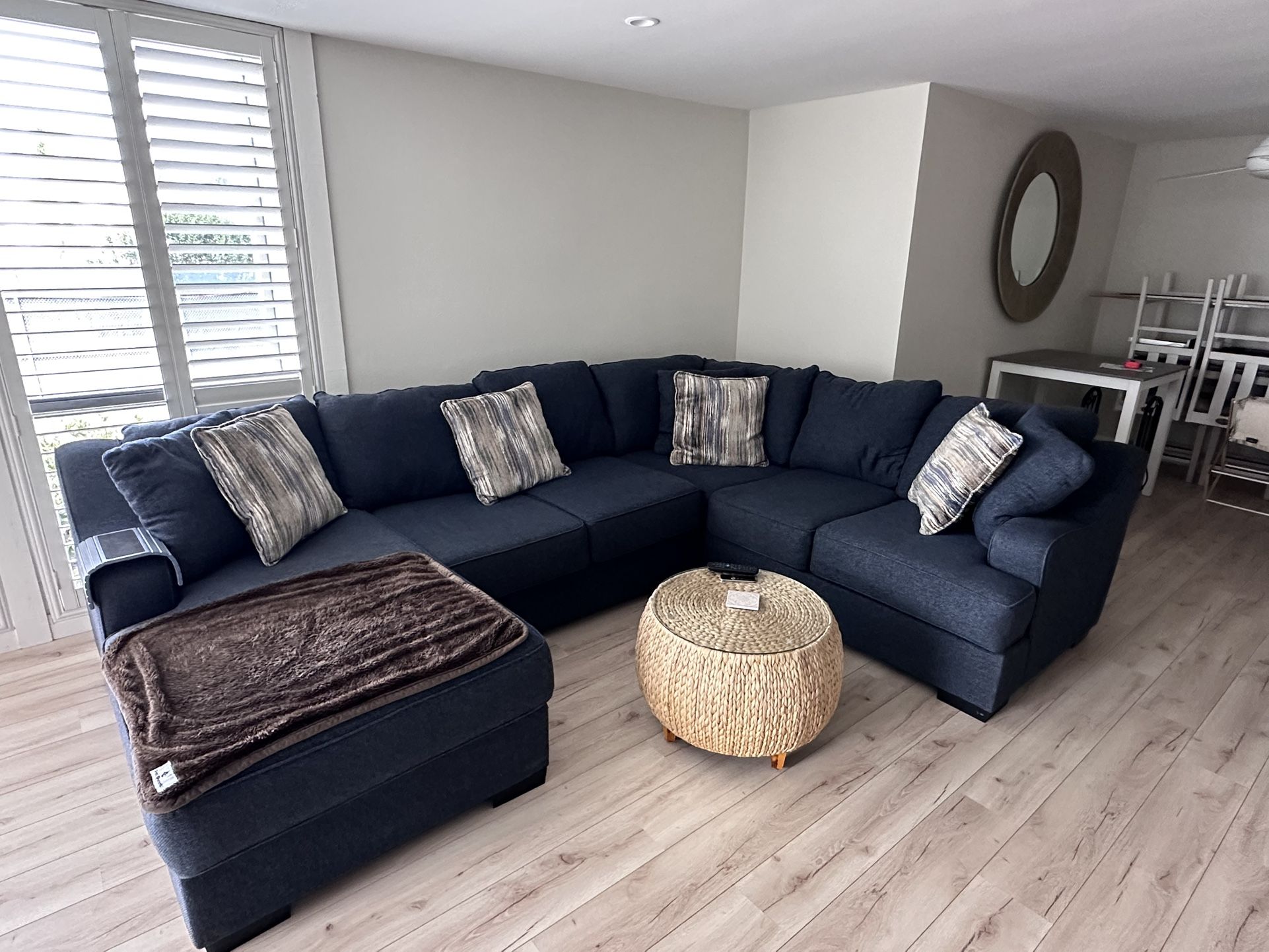 Couch sectional like new