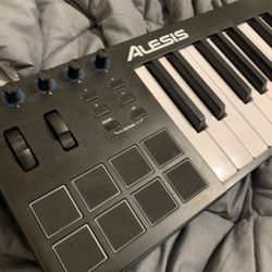 Alesis V61 USB MIDI Keyboard – Excellent Condition – 61-Key