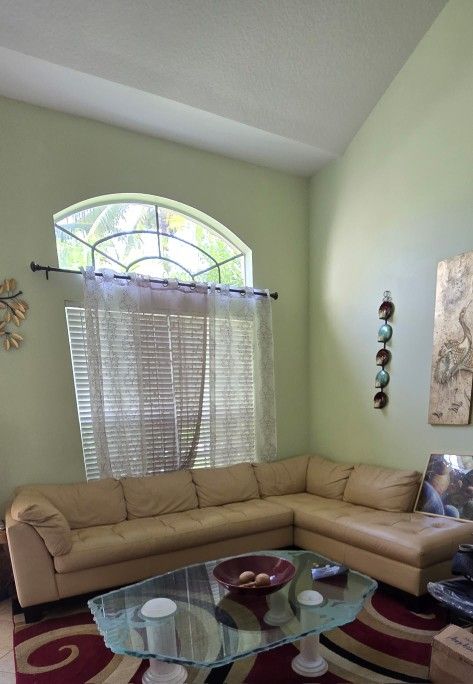 Sectional Couch With Table 