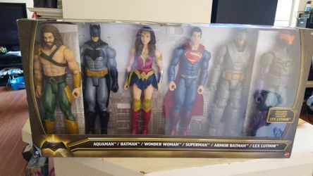 DC universe figurine