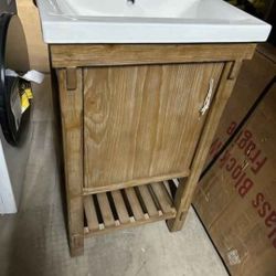 New 18 In Vanity In Good Condition 