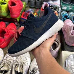 Nike Roshe Run “Navy” Size 9.5
