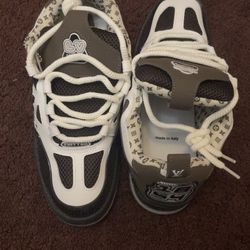 Lv Skates