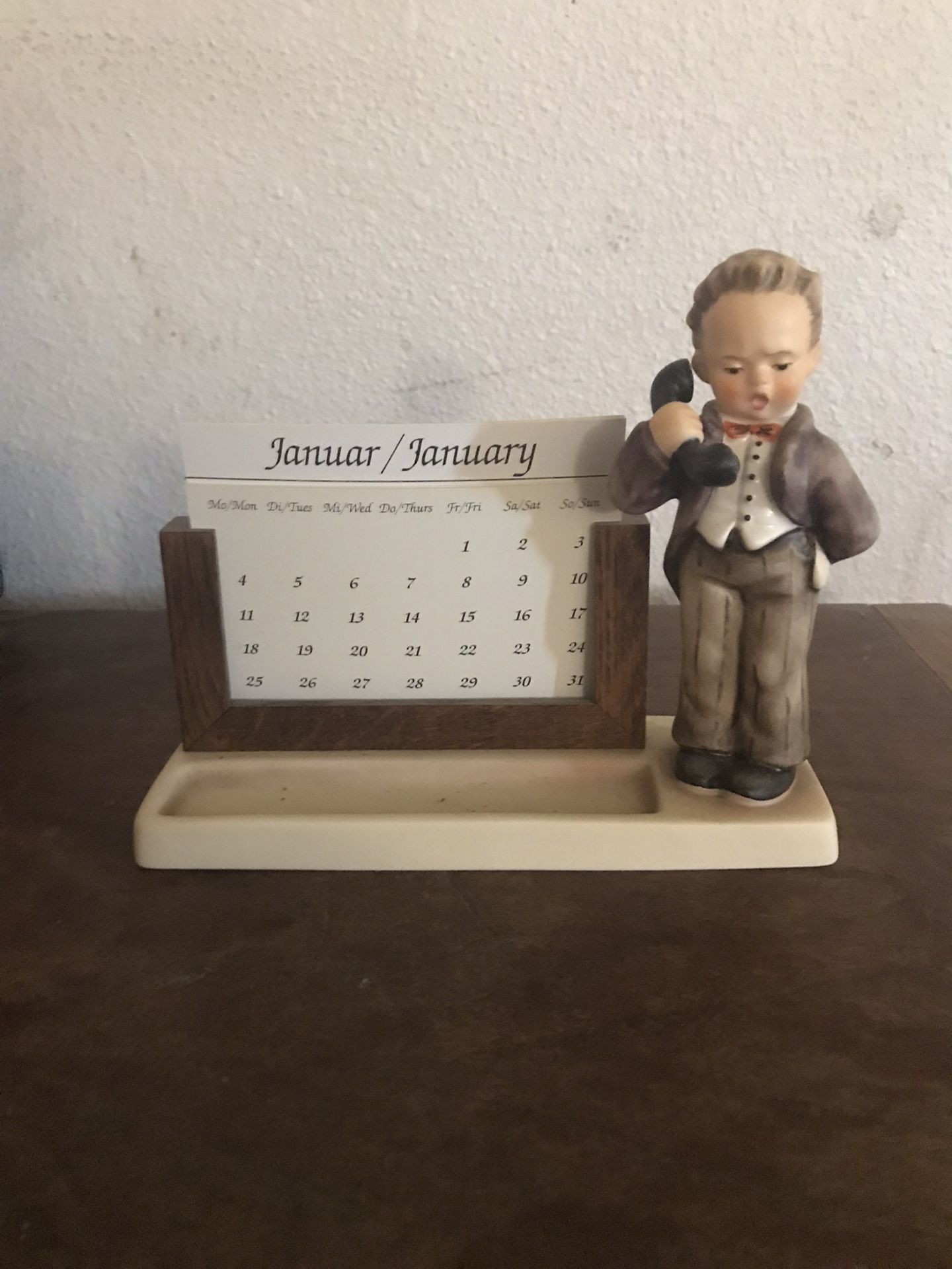 Goebel Hummel Vintage #143 Boy Cobbler