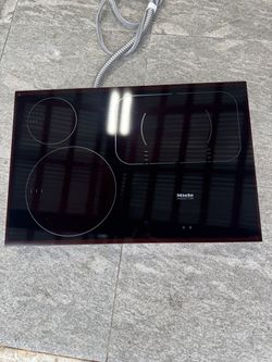 Miele cooktop insduction 30 inches brand new