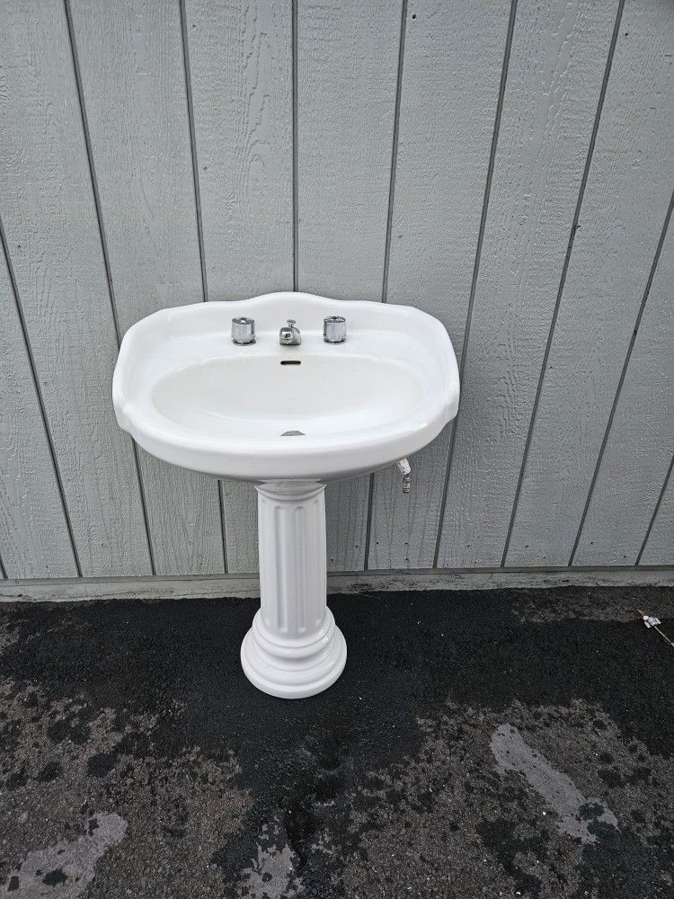 Pedestal Sink
