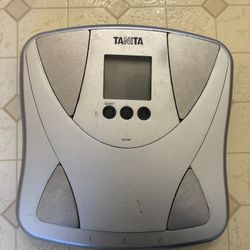 Tanita BF-679W Scale