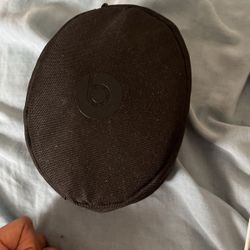 SOLO BEATS 3 ( COMES WITH BAG & BOX)