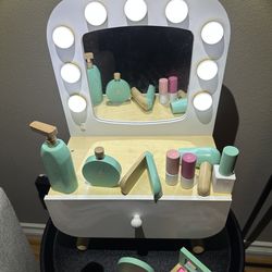 Kids Tabletop Vanity with Lights!