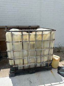 $ 30 oil tote 900 gallons for sale