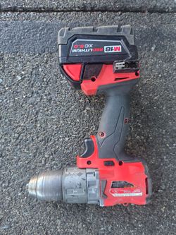 Milwaukee M18 Hammer Drill Driver & 5.0AH Battery