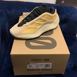 Yeezy 700 v3
