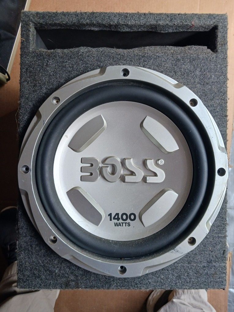 1400 Watt Boss Sub With Ported Box 