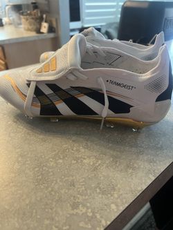 Soccer Cleats Size 10