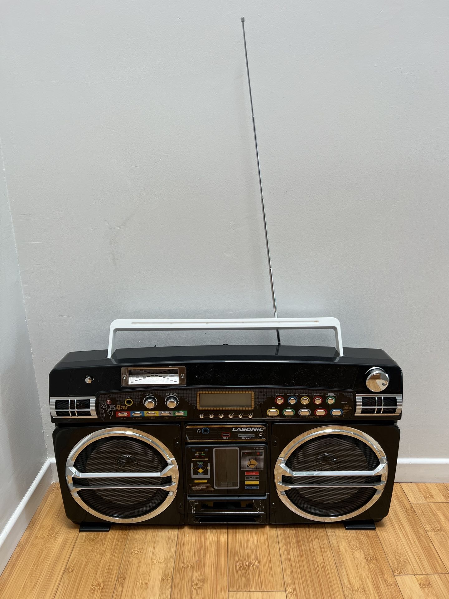 VINTAGE LASONIC BOOMBOX. I-931 AM/FM iPOD, USB, SD RADIO *PARTS REPAIR*